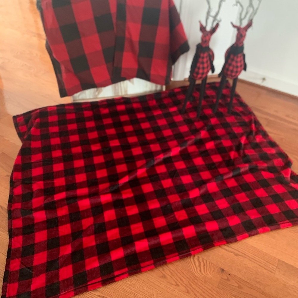 Christmas Set PB pillows, throw, decorative deer. Only covers 24x24 are PB.